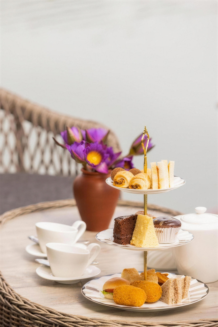 High tea stand